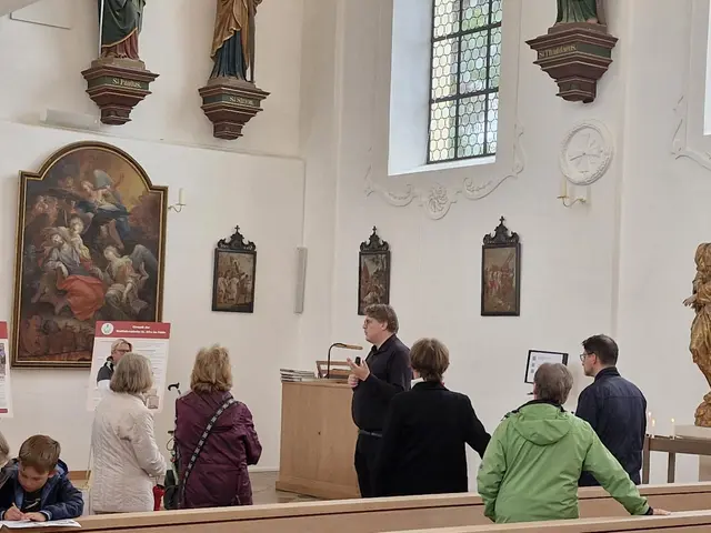 Drei Führungen brachten den Besucherinnen und Besuchern am „Tag des offenen Denkmals 2025“ die Wallfahrtskirche näher.   | Foto: Kristina Roth
