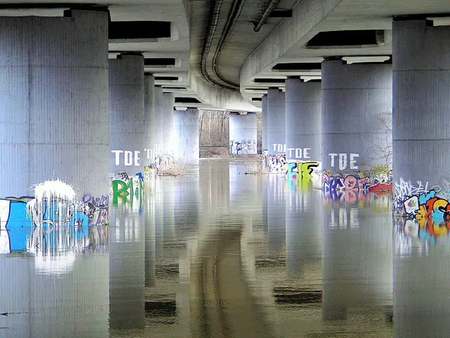 Autobahnbrücke der A 44 in Essen, nach dem Hochwasser