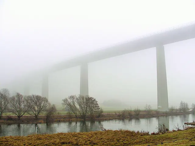 Mintarder Brücke im Nebel