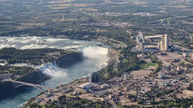 Brücke zwischen USA und Kanada an den Niagarafällen