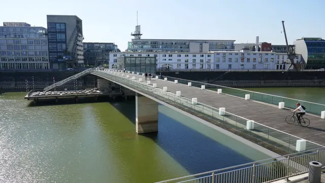 Brücke im Medienhafen von Düsseldorf