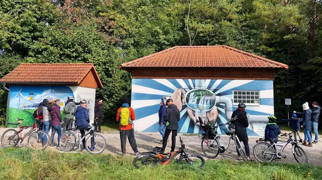 Bei der Graffiti-Radeltour am Sonntag, 12. Oktober fahren die Teilnehmenden zehn Technikgebäuden ab, die gemeinsam von den swa und dem Graffiti-Verein „Die Bunten“ mit Graffiti gestaltet wurden. | Foto: swa / Thomas Hosemann