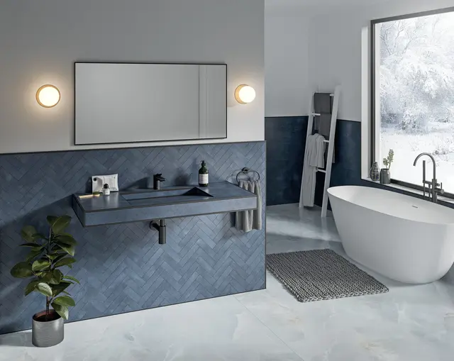 Ein modernes Bad beginnt mit einem durchdachten Waschplatz. Er soll gut aussehen, einfach zu bedienen sein und im Idealfall immer bequem erreichbar bleiben.
 | Foto: DJD/Schlüter-Systems