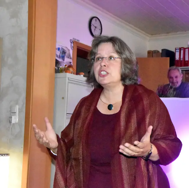 Iris Maaß erzählte in der Cäcilienstraße Märchen