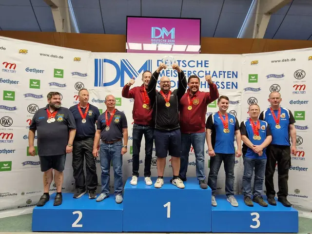 Die erste Silbermedaille des Tages für die Mannschaft Pistole 9mm mit den Schützen Timo Zindel, Thomas Grein und Dr. Thomas Lippok v.l.n.r.