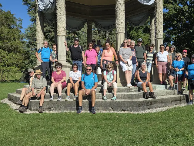 Eine tolle sportliche Wanderungen unternahmen 28 Mitglieder der Abteilung Alpin des TSV Gersthofen am 21.09.2025 von Dießen zur Schatzbergalm. Ein Höhepunkt dabei war die Besichtigung des Monopterus im Schacky-Park in Dießen.