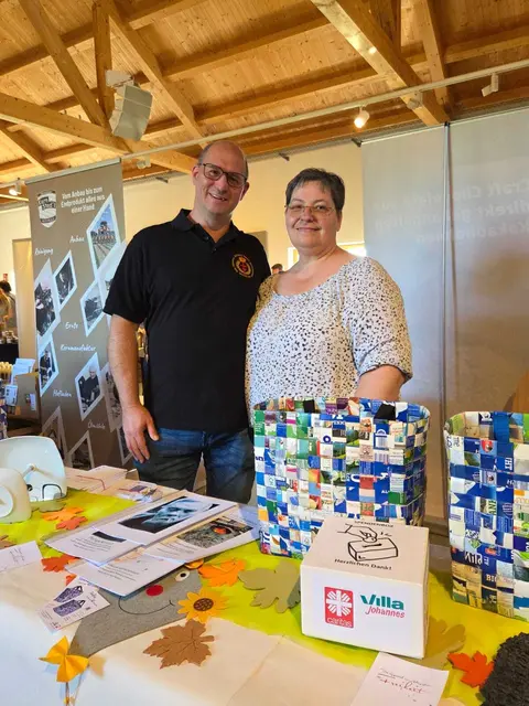 Thomas Steinhart (Komturei Eichstätt) mit seiner Gattin Kerstin am Stand