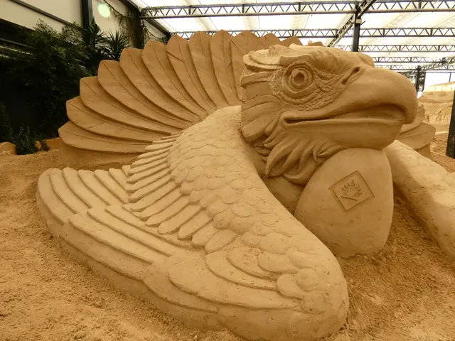 Phönix bewacht seinen ( leicht entflammbaren? ) Nachwuchs.