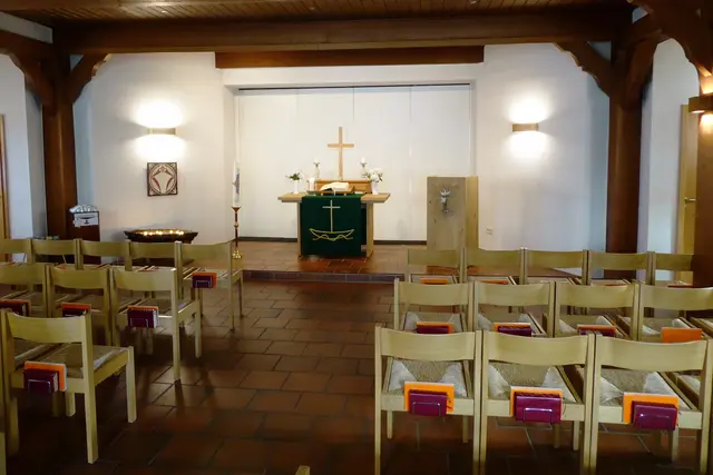 Blick in die Kapelle am Dohrmannplatz in Duhnen.