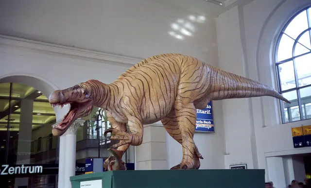 Dino im Hauptbahnhof in Hannover