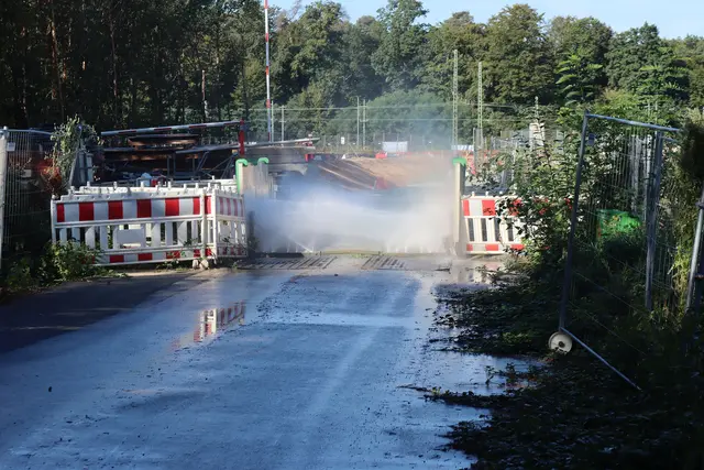 Fahrzeugreinigungsanlage an der Baustellenzufahrt