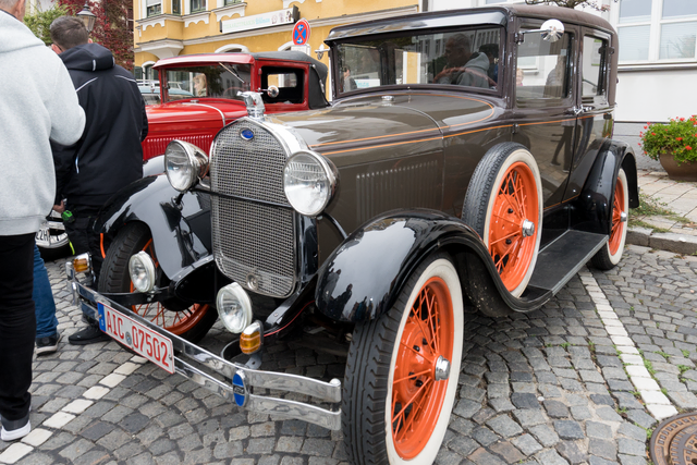 Fuggerstadt Classic 2025 - Boxenstopp in Friedberg - Auch die Oldtimerfreunde Friedberg stellten beeindruckende Fahrzeuge aus | Foto: FSeventfoto