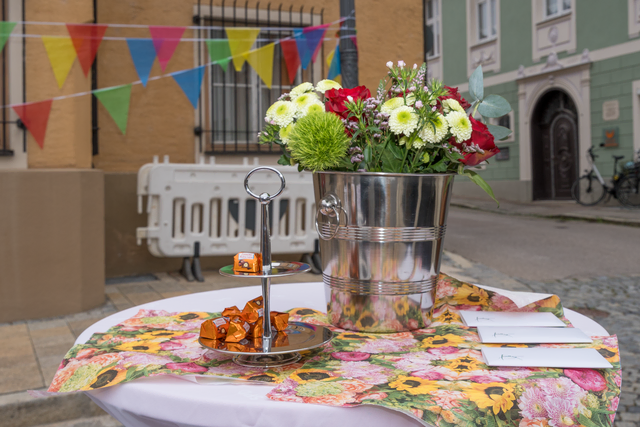 Die beliebte Oldtimer-Raylle „Fuggerstadt Classic“ startete einen 180 Kilometer-Trip vom Augsburger Hotel Maximilians’ und passierte zum letzten Boxenstopp die Stempelstelle auf dem Friedberger Marienplatz. Die Stadt Friedberg und die Oldtimerfreunde Friedberg umrahmten das Event
