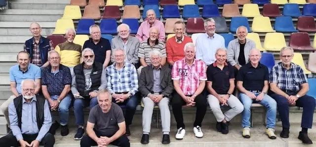 Es gibt immer wieder viel zu erzählen und zu lachen wenn sich das einstige Team des Wertinger Fernmeldebaubezirks 28, heuer nahmen 33 „Ehemalige“ am Treffen teil, in geselliger Runde im Roggdner Sportheim in geselligem Kreise trifft und dabei alte Arbeitszeiten Revue passieren lässt | Foto: Peter Heider