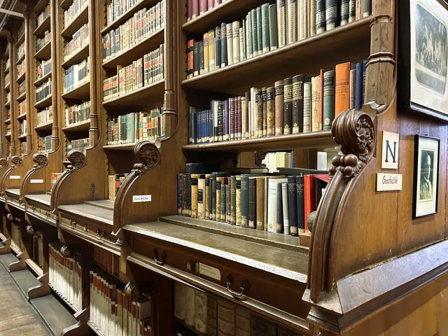 Leider durfte innerhalb der Bibliothek nicht fotografiert werden. Für ein Foto (dieses) bekam ich eine Sondergenehmigung.