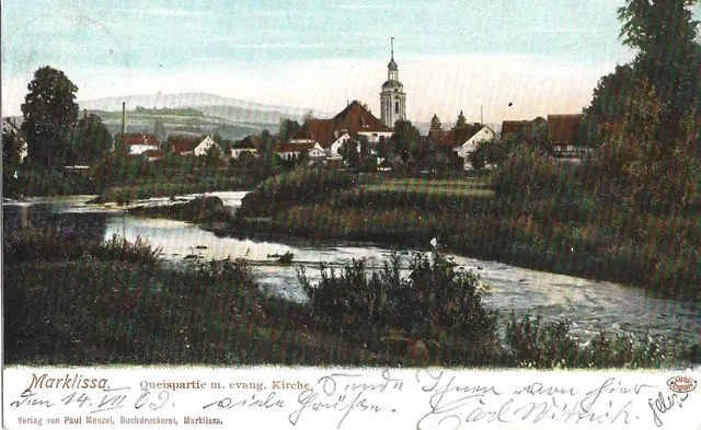 Marklissa früher, um 1902, mit Queis und ev. Kirche.