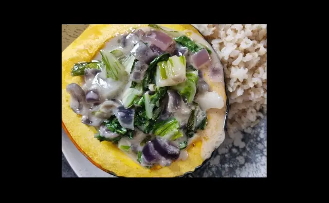 Rezepte rund um den Kürbis (Foto: Katja Woidtke)

Eichelkürbis mit Pak Choi und Gorgonzala | Foto: Katja Woidtke