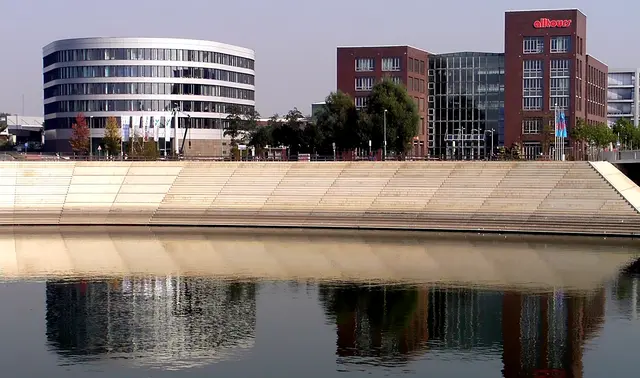 Der Innenhafen Duisburg ist ein ehemaliger Handelshafen und aktuelles Szeneviertel im Zentrum der Stadt Duisburg.