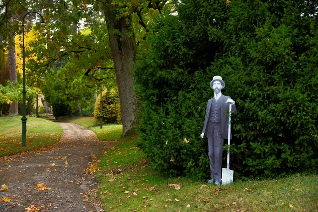 Ich habe vergessen, ihn zu fragen, wer er ist. 