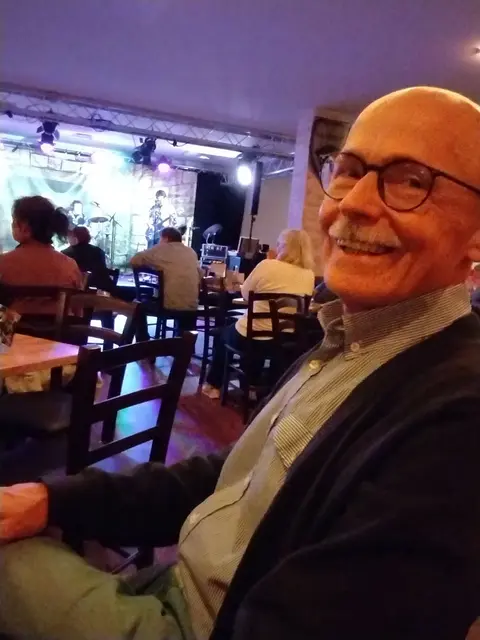 Abschluss eines herrlichen Tages in der Bar für die beiden Gäste im Burghotel Wernigerode-Hasserode.
