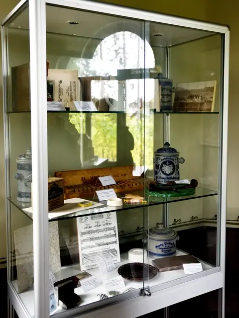 Exponate aus der Zigarren- und Kautabakfabrik im Uhrenturm.