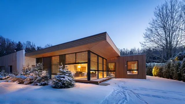 Energie sparen lässt sich nicht nur mit modernen Heizsystemen. Smarte Haussteuerungen sorgen dafür, dass die Energie effizient eingesetzt wird.
 | Foto: DJD/Somfy