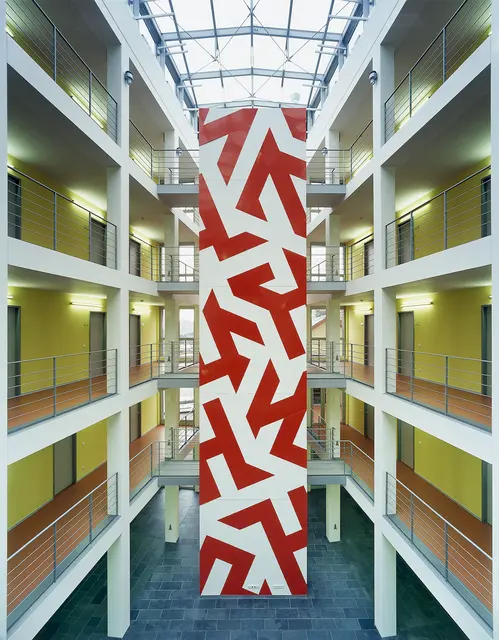 Thomas Weil, Ornament-Stele, Hafenamt Köln, 2000  | Foto: Jens Willebrand