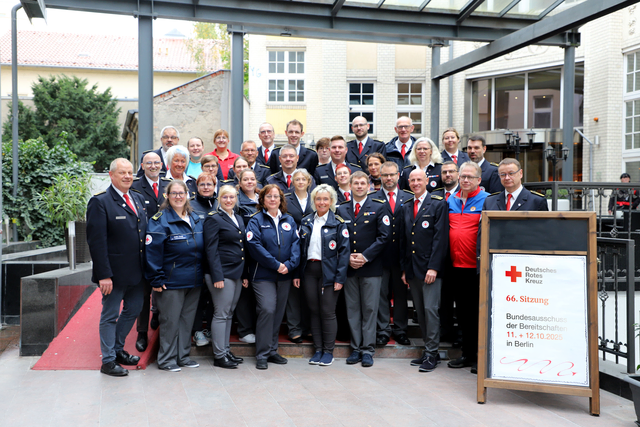 Der DRK-Bundesausschuss der Bereitschaften tagte am 11. und 12. Oktober 2025 in Berlin. In der Mitte der ersten Reihe: die wiedergewählte stv. Bundesbereitschaftsleiterin Tanja Knopp | Foto: Alina Pfeufer / DRK 