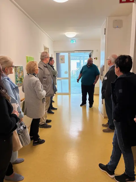 Sami Leising leitet die CAB Caritas Wohngruppe, die mit 11 Plätzen Menschen mit Behinderung persönlichen Wohnraum bietet und Teilhabe ermöglicht