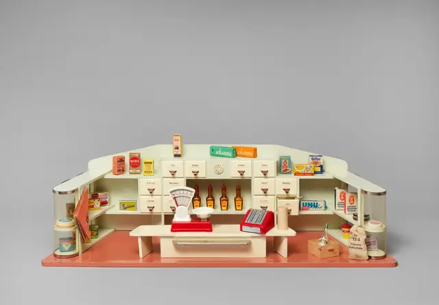 Spielzeug-Kaufladen mit Schaufenstern, Marke „Kibri“, 1956/57 | Foto: Andreas Brücklmair/Museum Oberschönenfeld