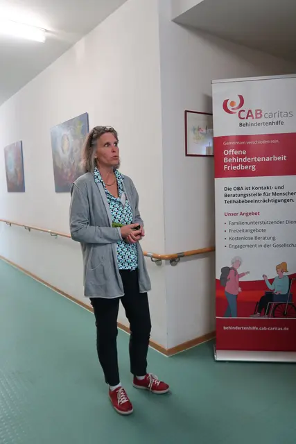 Die Offene Behindertenarbeit der CAB Caritas ist von Anfang an im Sozialzentrum angesiedelt. Leiterin Susanne Schnitzhofer erläutert die verschiedenen Angebote 