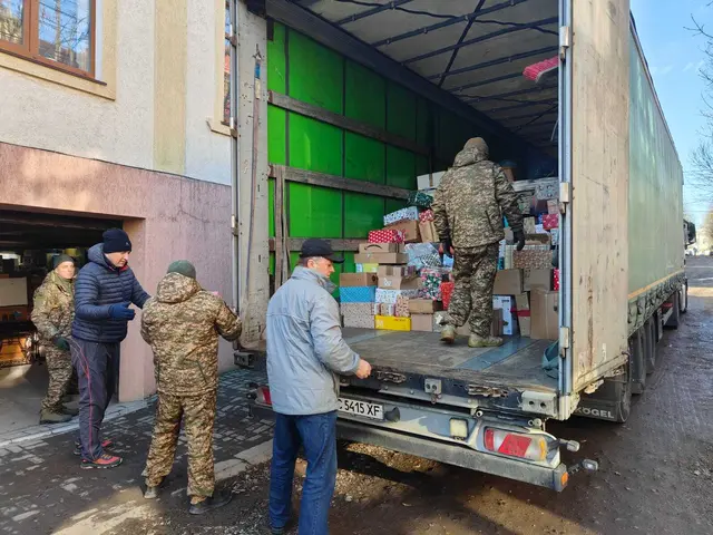 Am 30. November 2025, 1. Advent, startet wieder die Kolping Weihnachtspakete-Aktion für die Ukraine mit dem Johanniter-Weihnachtstrucker. Schenken Sie ein Zeichen der Hoffnung und packen Sie mit! (Bild von der letztjährigen Aktion)