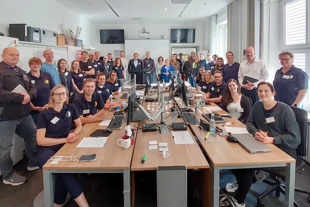 Die Führungsgruppe Katastrophenschutz des Landkreises Augsburg hat  gemeinsam mit verschiedenen Fachberatern den Ernstfall geprobt. | Foto: Annemarie Scirtuicchio