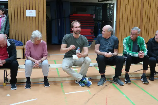 Dr. Nikolas Haller erklärt die Funktionsweise des Herzens 