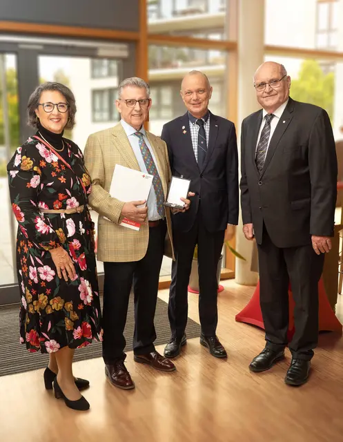 (v.li.) Nilgün Özel (Vizepräsidentin DRK-Landesverband Westfalen-Lippe), Dr. Fritz Baur (Präsident DRK-Landesverband Westfalen-Lippe), Dr. Volkmar Schön (Vizepräsident Deutsches Rotes Kreuz), Heinz-Wilhelm Upphoff (Vizepräsident DRK-Landesverband Westfalen-Lippe) | Foto: Jonas Westermeyer / DRK-Landesverband Westfalen-Lippe
