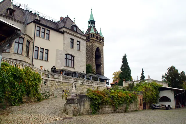 das Schlosshotel mit dem Sternkiekerturm