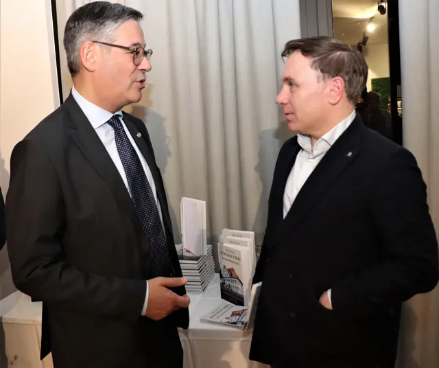 von links Alexandre Vulic im Gespräch mit Volker Ullrich | Foto: Marianne Stenglein