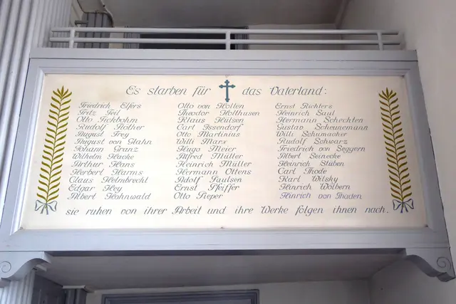 Auf der Tafel 4 lesen wir die Namen der Toten von Friedrich Elfers bis Albert Hohnwald, Otto von Holten bis Otto Pieper und Ernst Richters bis Hinrich von Thaden.