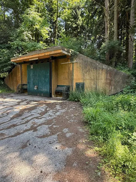 Eingang zur Bunkeranlage am Lerchenberg. Das Bild wurde 2025 aufgenommen. | Foto: Uschi Böck