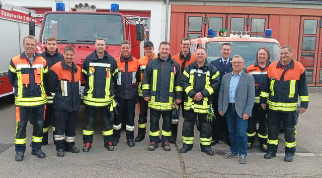 v.l.n.r.: Xaver Sinninger, Nico Wirkner, Rainer Würz, Carlo Rösler, Thomas Mair, Jakob Lehmann, Maximillian Deller, Manuel Kraus, Markus Stix, Kdt Markus Schmidt, 3. BGM Rudolf Helfert, Ausbilder Jürgen Schmitt, Lehrgangsleiter Anton Kraus