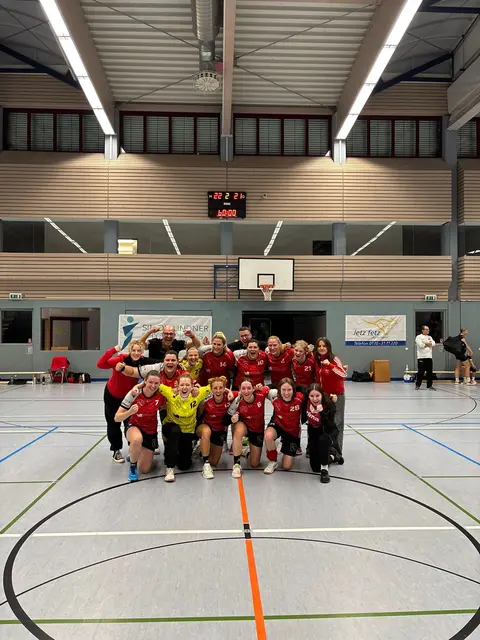 Die Damen liefern sich einen wahren Krimi und holen am Ende die ersten zwei Punkte der neuen Saison.