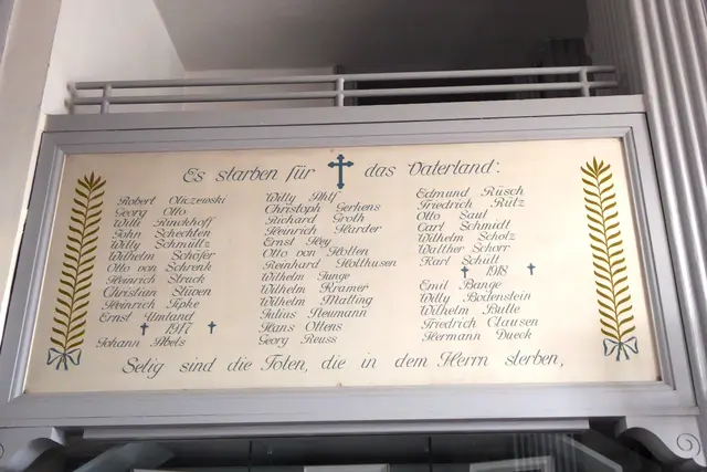Auf der Tafel 3 lesen wir die Namen der Toten von Robert Oliczewski bis Johann Abels, Willy Ahlf bis Georg Reuss und Edmund Rüsch bis Hermann Dueck.