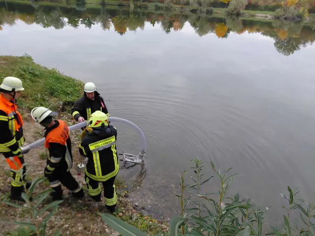 Wasserentnahme unter Zuhilfenahme einer Spechtenhauser Pumpe | Foto: Jürgen Schmitt