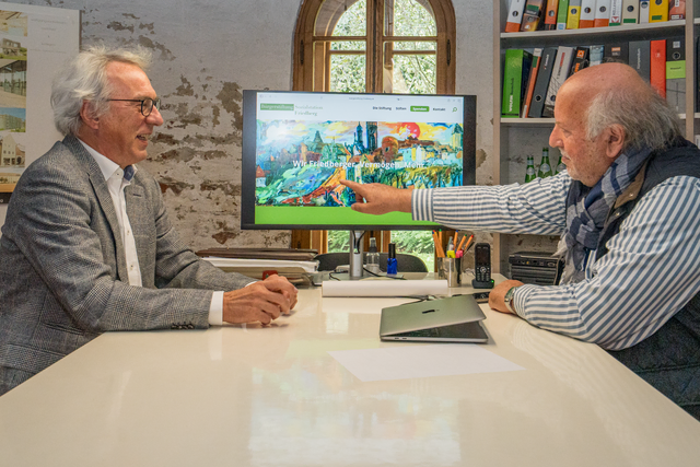 Bürgerstiftung Sozialstation Friedberg - Im Bild links Dr. Peter Bergmair, Altbürgermeister und Vorsitzender des Stiftungsrats und Wolfgang Rockelmann (rechts), Vorsitzender des Vorstands der Bürgerstiftung

 | Foto: FSeventfoto
