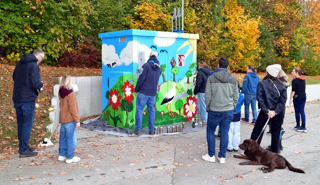 Während die Mitglieder des TSV Steppach e.V. noch im Einsatz sind, freuen sich die Anwohnenden bereits über den Anblick. | Foto: swa/Thomas Hosemann