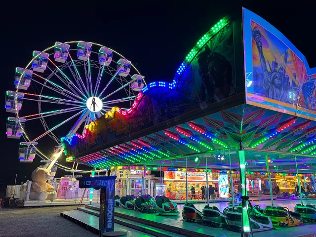 Autoscooter und Riesenrad auf der Kirchweih Gersthofen. | Foto: Stadt Gersthofen (Wera von Witzleben)