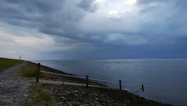 Das Unwetter entlud sich über Wilhelmshaven. Wir blieben trocken. | Foto: Shima Mahi