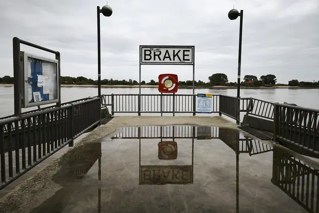 Anleger mit Spiegelung | Foto: Shima Mahi