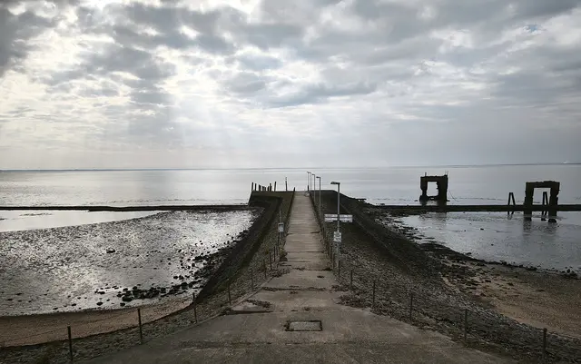 Drohender Himmel über dem neuen Anleger.  | Foto: Shima Mahi