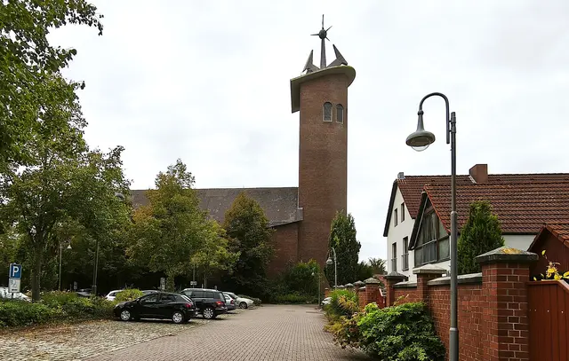 Kirche in Brake | Foto: Shima Mahi